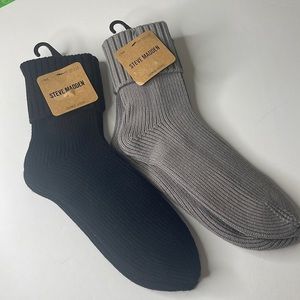 Steve Madden Lounge Socks. 2 Pairs. Black and Gray
